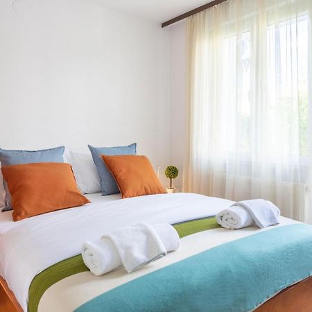 2Bdr Apartment With Balcony Near Maksimir ซาเกร็บ ภายนอก รูปภาพ