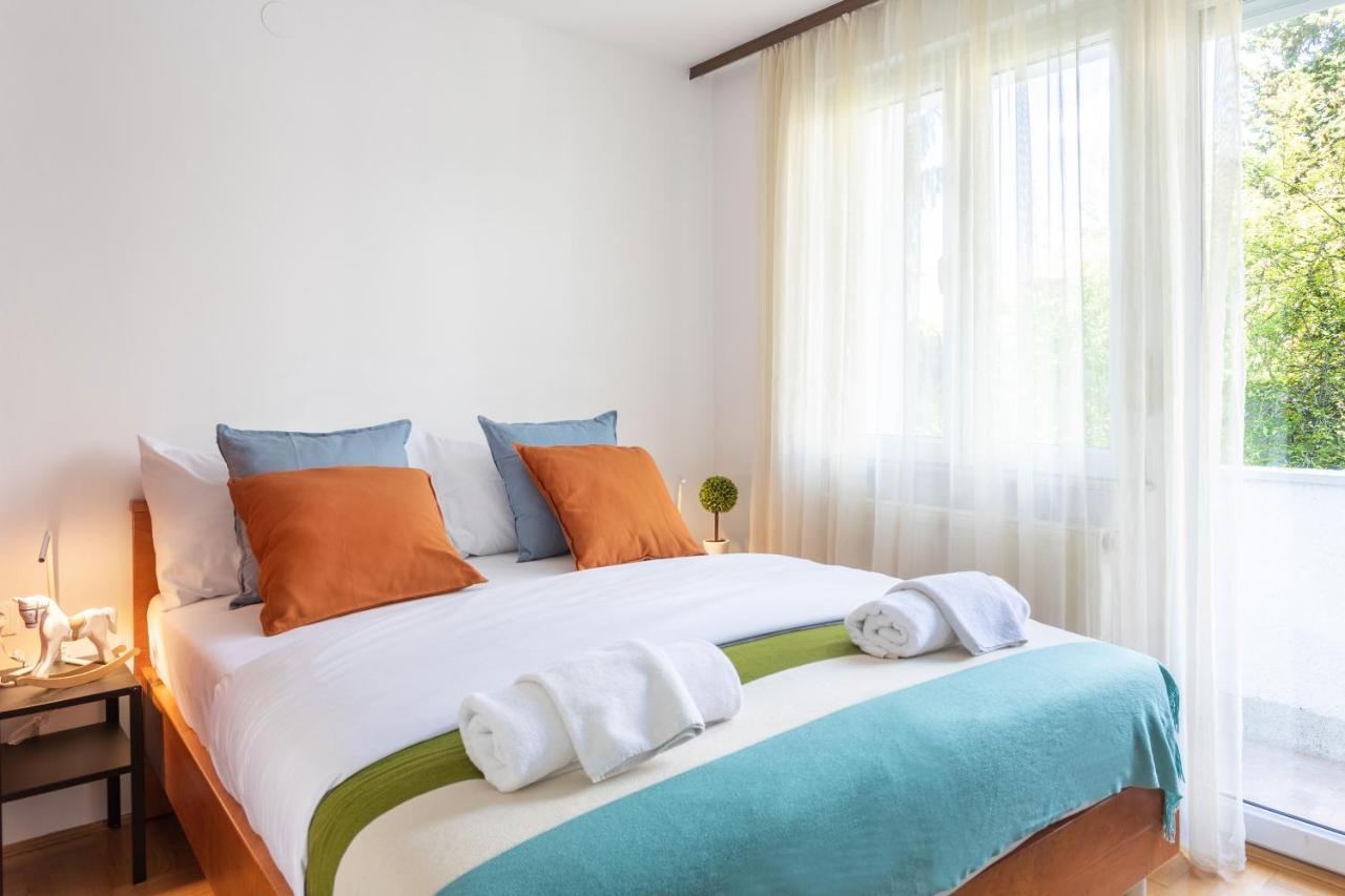 2Bdr Apartment With Balcony Near Maksimir ซาเกร็บ ภายนอก รูปภาพ
