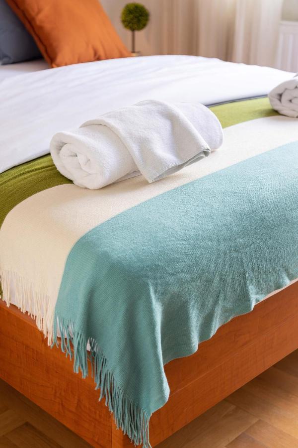 2Bdr Apartment With Balcony Near Maksimir ซาเกร็บ ภายนอก รูปภาพ