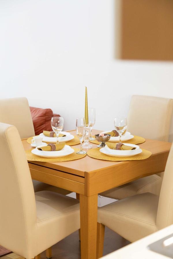 2Bdr Apartment With Balcony Near Maksimir ซาเกร็บ ภายนอก รูปภาพ