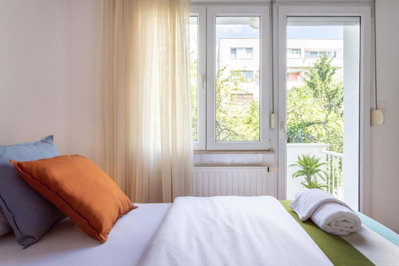 2Bdr Apartment With Balcony Near Maksimir ซาเกร็บ ภายนอก รูปภาพ