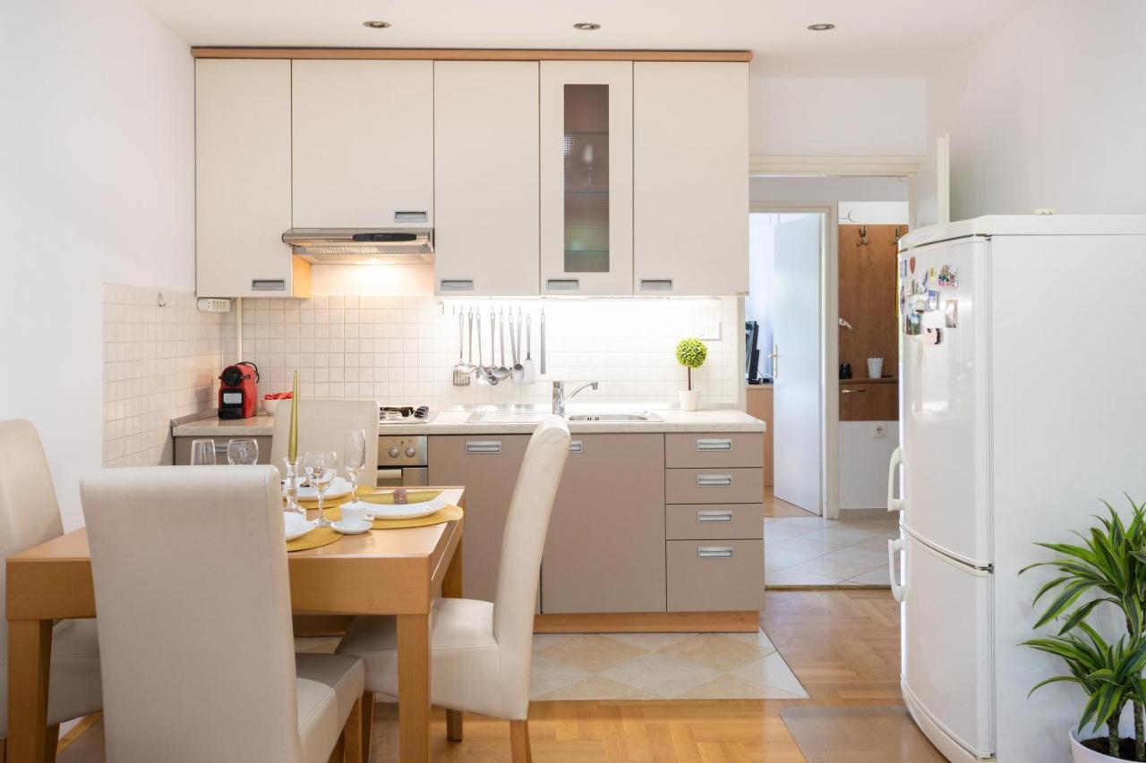 2Bdr Apartment With Balcony Near Maksimir ซาเกร็บ ภายนอก รูปภาพ